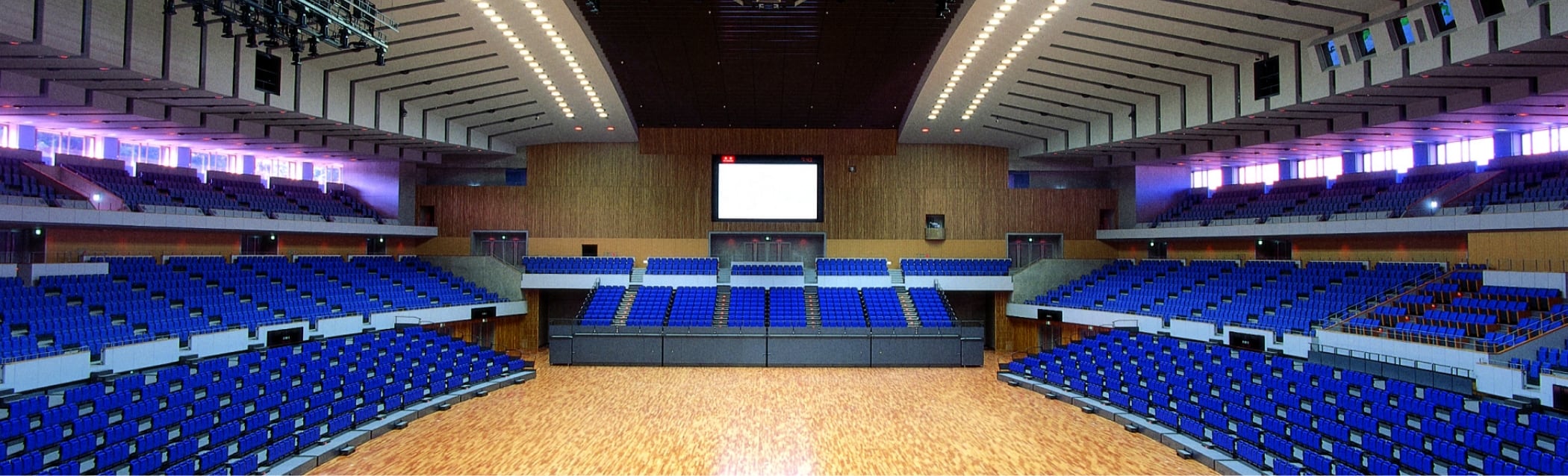 北海きたえーる改修工事完了 床の色は紅褐色系から白黄色へ 明るさアップ - スポーツ報知