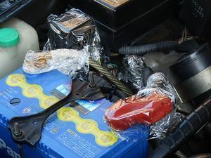 エンジンルームを洗浄・清掃する際の注意点を解説！車の掃除方法や頻度など