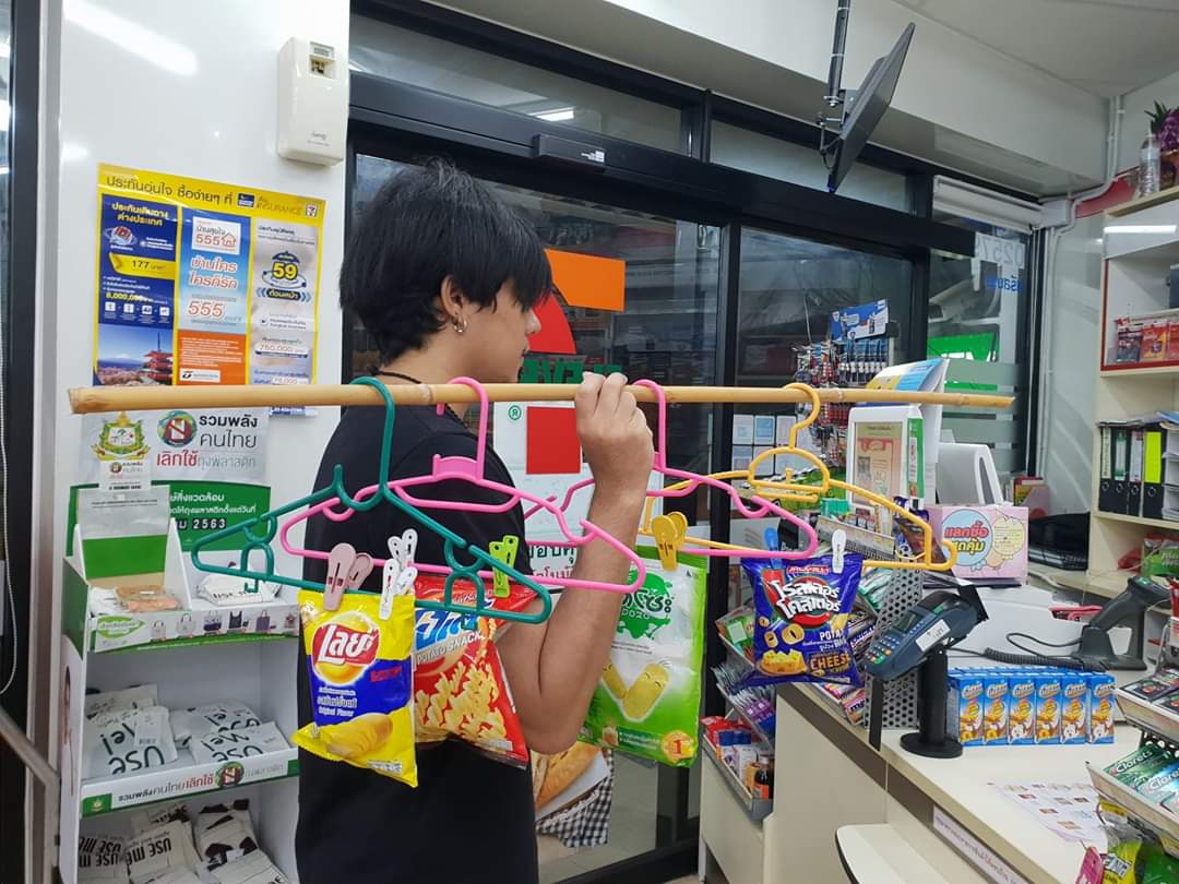 タイでレジ袋が廃止され、バケツ、手押し車、洗濯バサミなど「クリエイティビティーを発揮」して持ち帰り策を講じるタイの皆さん - Togetter
