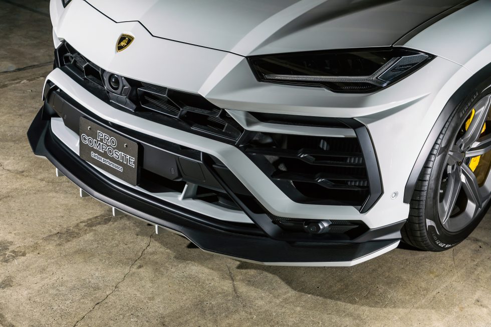 ランボルギーニ ウルス 2020年 14,200km ・MANSORY Wide Body Kit 1 ・MANSORY ルーフスポイラー ・ MANSORY トランクスポイラー ・MANSORY ミラーカバー ・MANSORY エアインテイク ・MANSORY Yavin Forged10.0×24 ・MANSORY Yavin Forged 12.5×24LamborghiniUrus