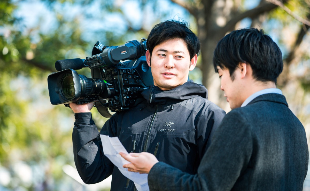 カメラマンになるには。仕事や年収・デビュー方法を解説憧れの職業になるには専門学校大阪ビジュアルアーツ・アカデミ