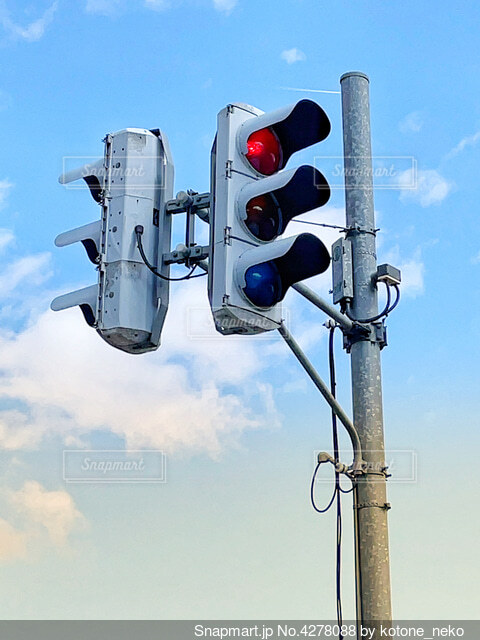 縦型と横型があるのはナゼ？ 青・黄・赤の自動車用信号の謎自動車情報・ニュース WEB CARTOP