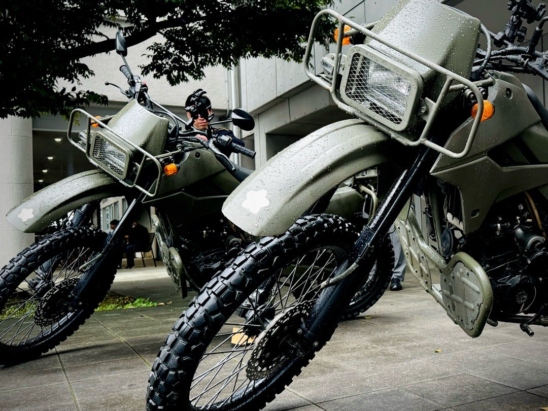 再生産!! 陸上自衛隊にも採用される偵察用車両、カワサキ「KLX250」の模型バイクのニュース