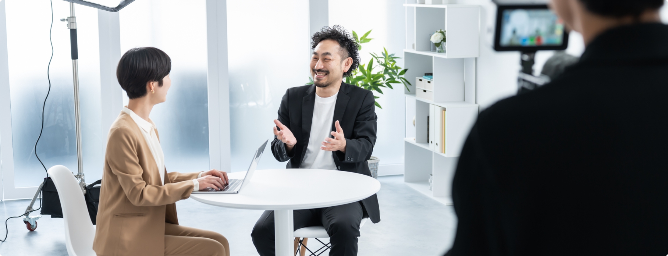 出張カメラマンの派遣・依頼はカメラマンMART