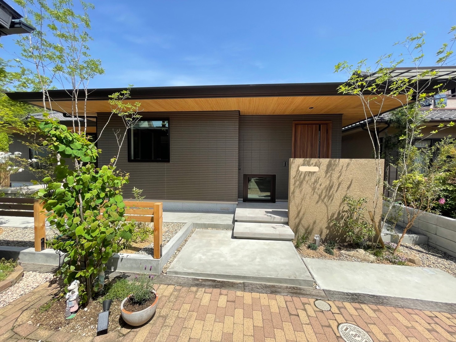 プロが教える おしゃれな平屋の豪邸を実現する方法！広くて景色が楽しめる土地探しからスタートしてみようHello Interior NOTEノート