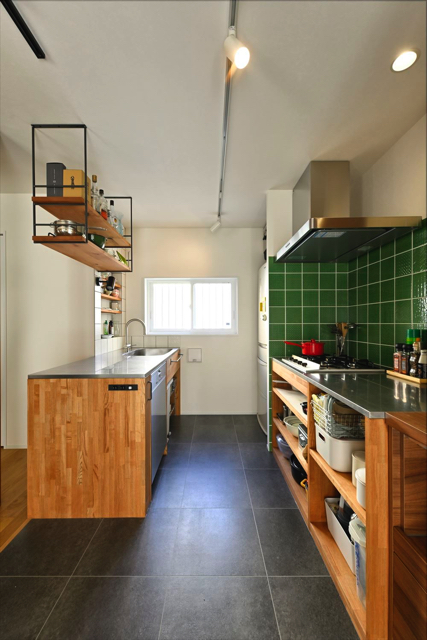 置き場所を選ばない自動開閉ペールのごみ箱が登場！リビング、キッチン、お手洗い、寝室どこでもポイッ1 1女性セブンプラス