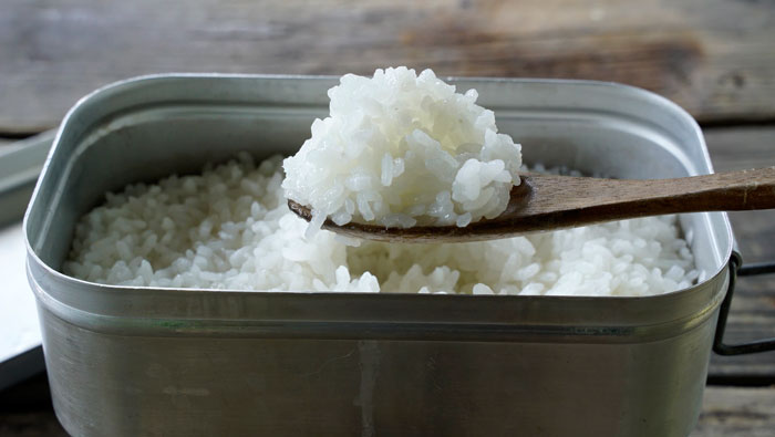 メスティンで失敗しない自動炊飯！固形燃料で1合・1.5合の炊飯のコツノマドキャンプ