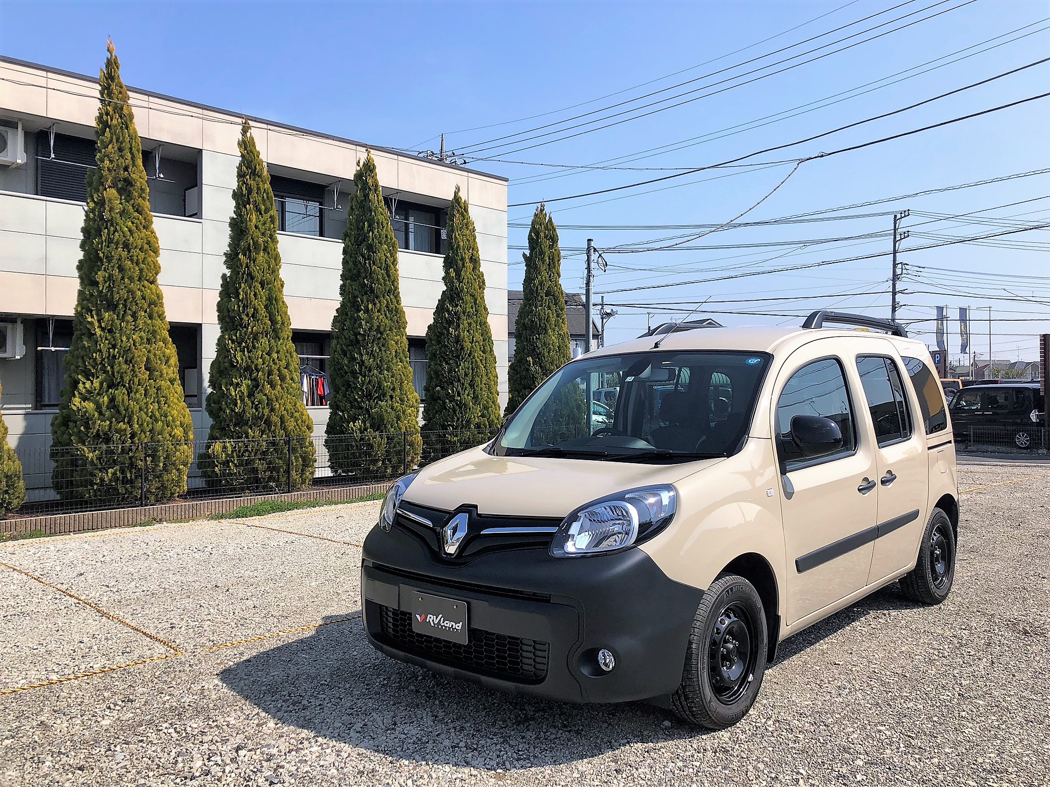 ルノー カングーの150台限定モデルが登場。カーキ色のボディがとてもファッショナブル Webモーターマガジン自動車情報・ニュース -carview