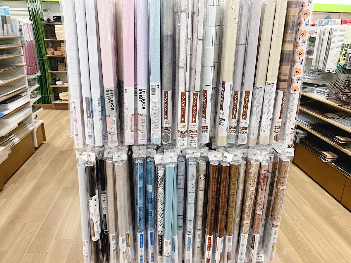 100均のリメイクシートの貼り方・剝がし方│セリアやダイソー、キャンドゥのリメイクシート活用アイデア集HugKum はぐくむ