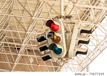 画像ギャラリー 独自の進化を遂げる「北海道の信号機」さらに不思議な形状へ!! 道民が解説モーサイ