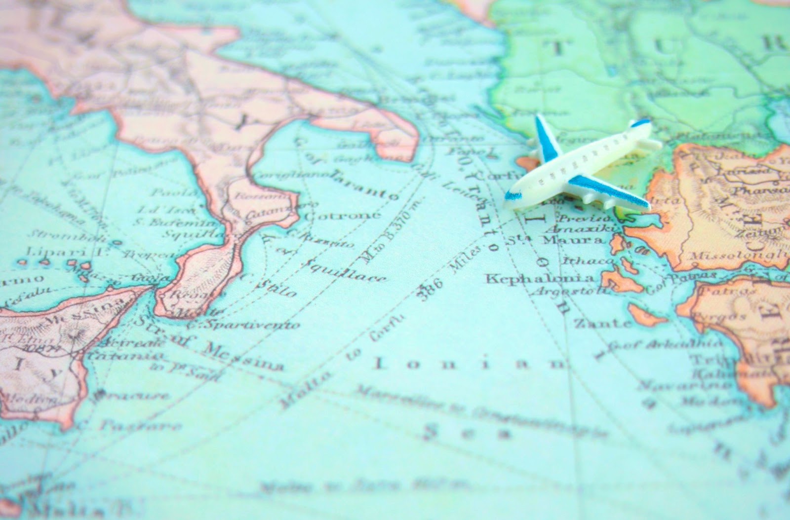 高円宮妃久子さまと長女承子さま、輪島市の朝市通りで献花 : 読売新聞