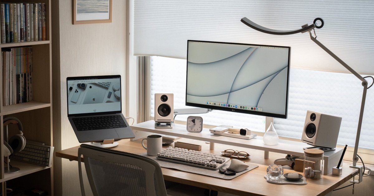 スリムな台座、省スペースに設置できるフリースタイルスタンドモニターアイ・オー・データ機器 I-O DATA