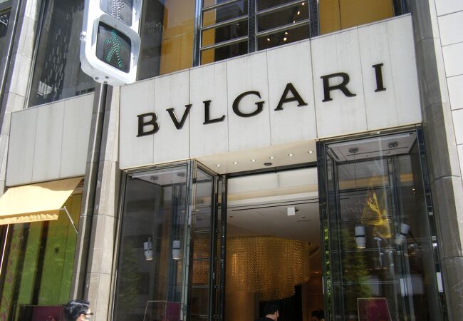 チームラボのインスタレーション「セルペンティ スパークル」 ブルガリ銀座タワー店に登場AXIS Webデザインの視点で、人間の可能性や創造性を伝えるメディア