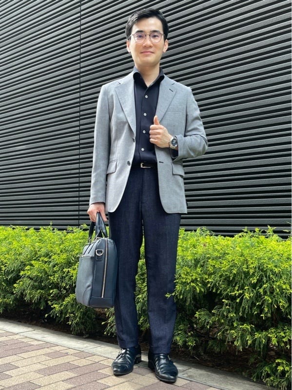メンズのオフィスカジュアルおすすめコーデ。年代別・季節別にご紹介