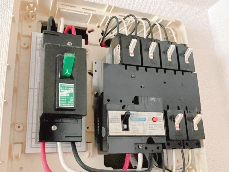 ブレーカーが落ちる原因と対策！落ちないように家電を使う方法・何度も落ちるときの対処法