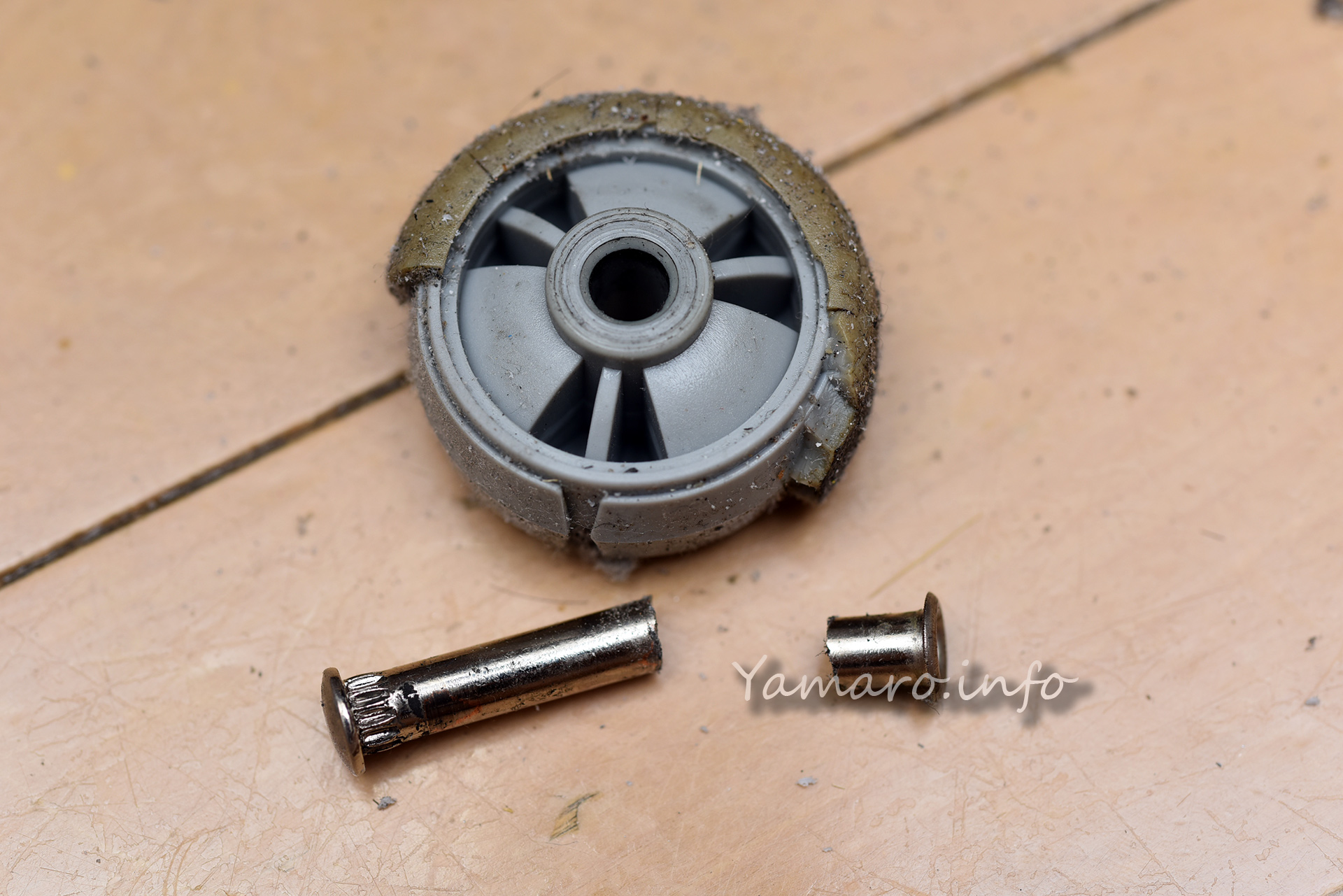 グローブトロッター Globe Trotter キャスター交換 – 目黒駅の靴修理・リペアショップ「セピア」