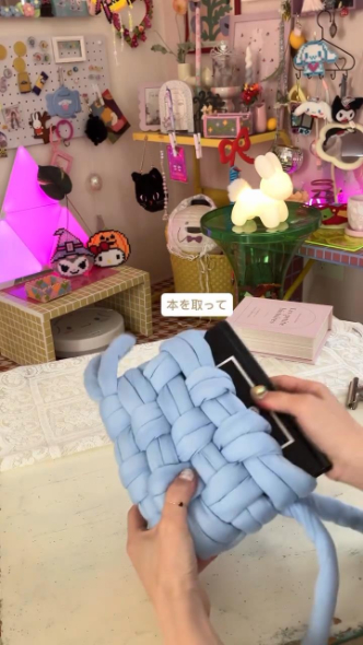 ダイソー品で楽しく暇つぶし次女！300円でマンドゥバッグ！あんずの空もよう❤︎ お家ご飯、お弁当、100均 の糸で編み物、格安旅行記を綴っています ◍´ꇴ`◍