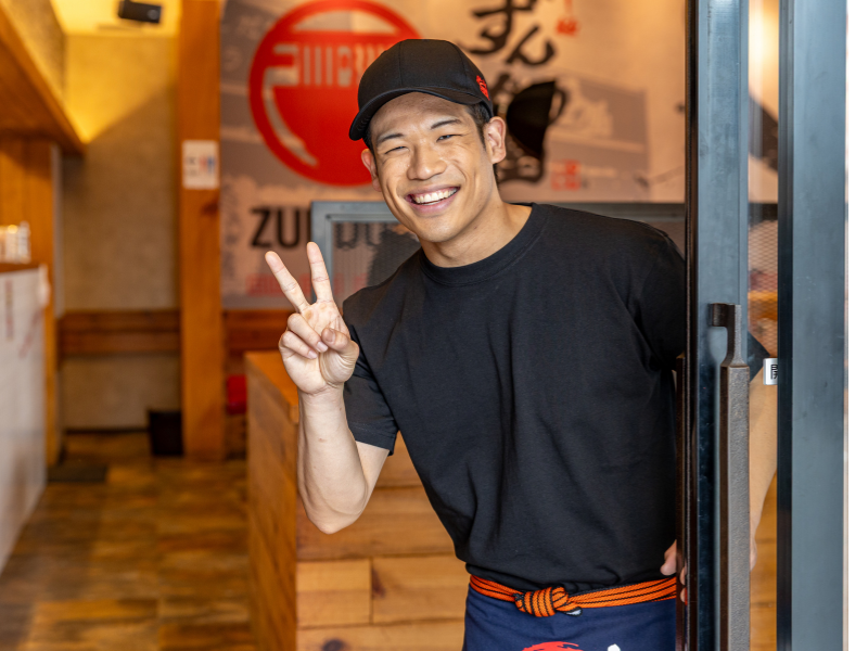 飲食店でバイトしている方に質問です。髪の毛をまとめるのは基本だと思うので- Yahoo!知恵袋