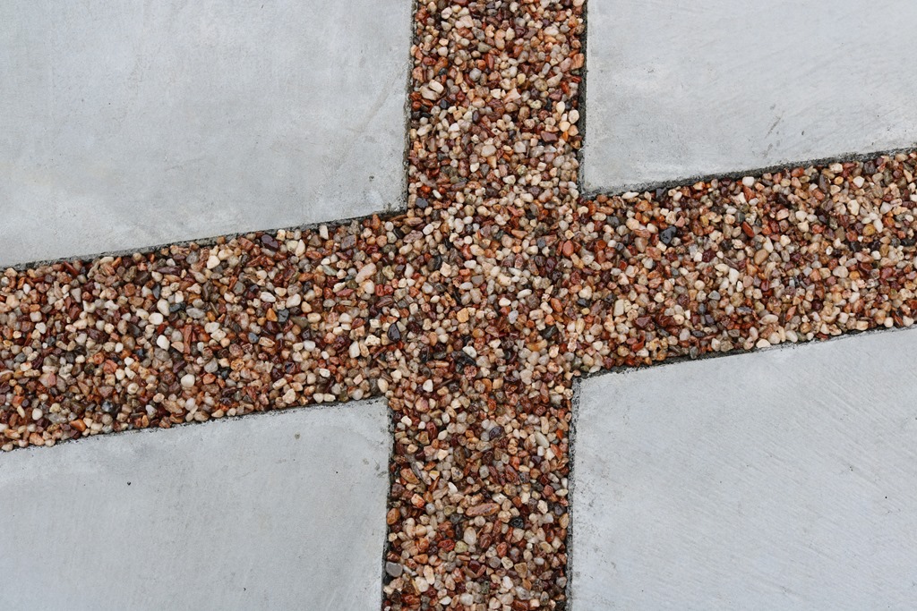不要な駐車場コンクリート目地。おしゃれにデザインして埋めた施工事例 - 株式会社メイク・プラスター三重県鈴鹿のスタンプコンクリート職人