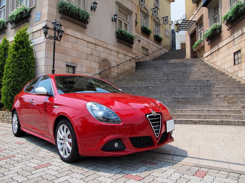 イタリア・アルファロメオがディーゼルモデルを日本初投入新型車リリース速報 MOTA