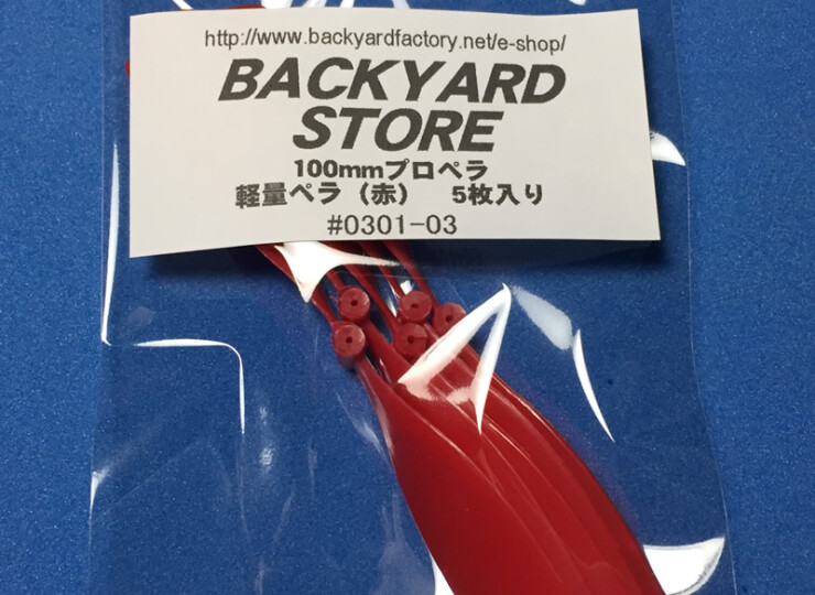 🪟 布で完成した窓をぺらっと持ち上げて、部屋のあちこちを覗いてみる。 一枚隔てるだけで、いつもと違う見え方になる不思議が楽しい。名古屋個展刺繍アートちくちくアートKAHO