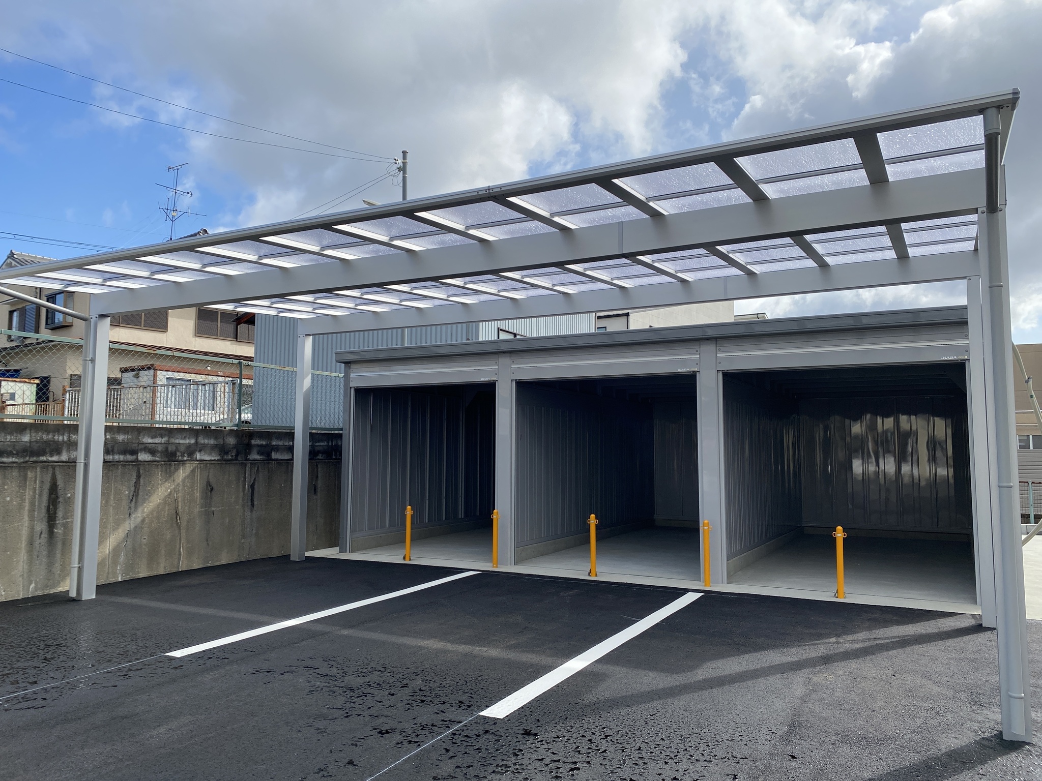 LIXILカースペース カーポート・シャッター・ガレージ・車庫・バイクガレージ・駐車場 等、屋根付き なし