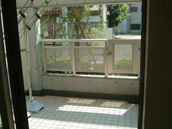 ベランダ掃除がしたくなる！便利なアイテムや掃除方法をご紹介RoomClip mag暮らしとインテリアのwebマガジン