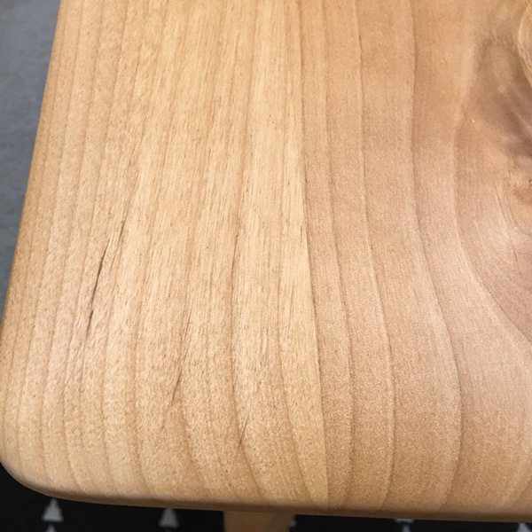 テーブル塗装・家具塗装を専門とする会社です