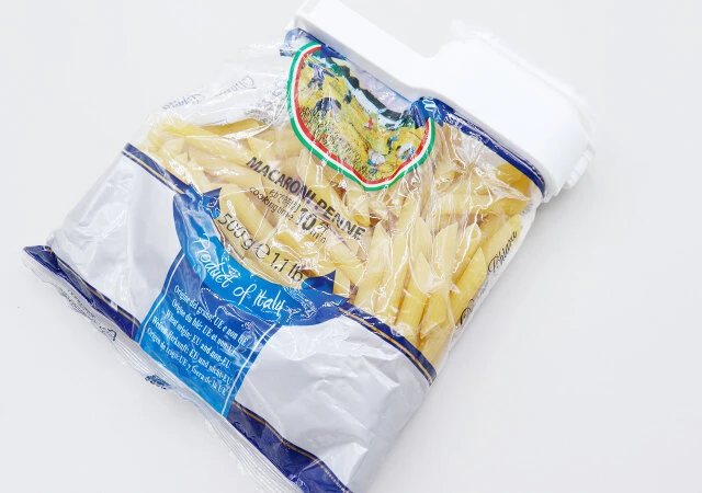 100均「注ぎ口付き袋クリップ」なら調味料を袋のまま詰め替えずに使えるNew！収納教える．コム