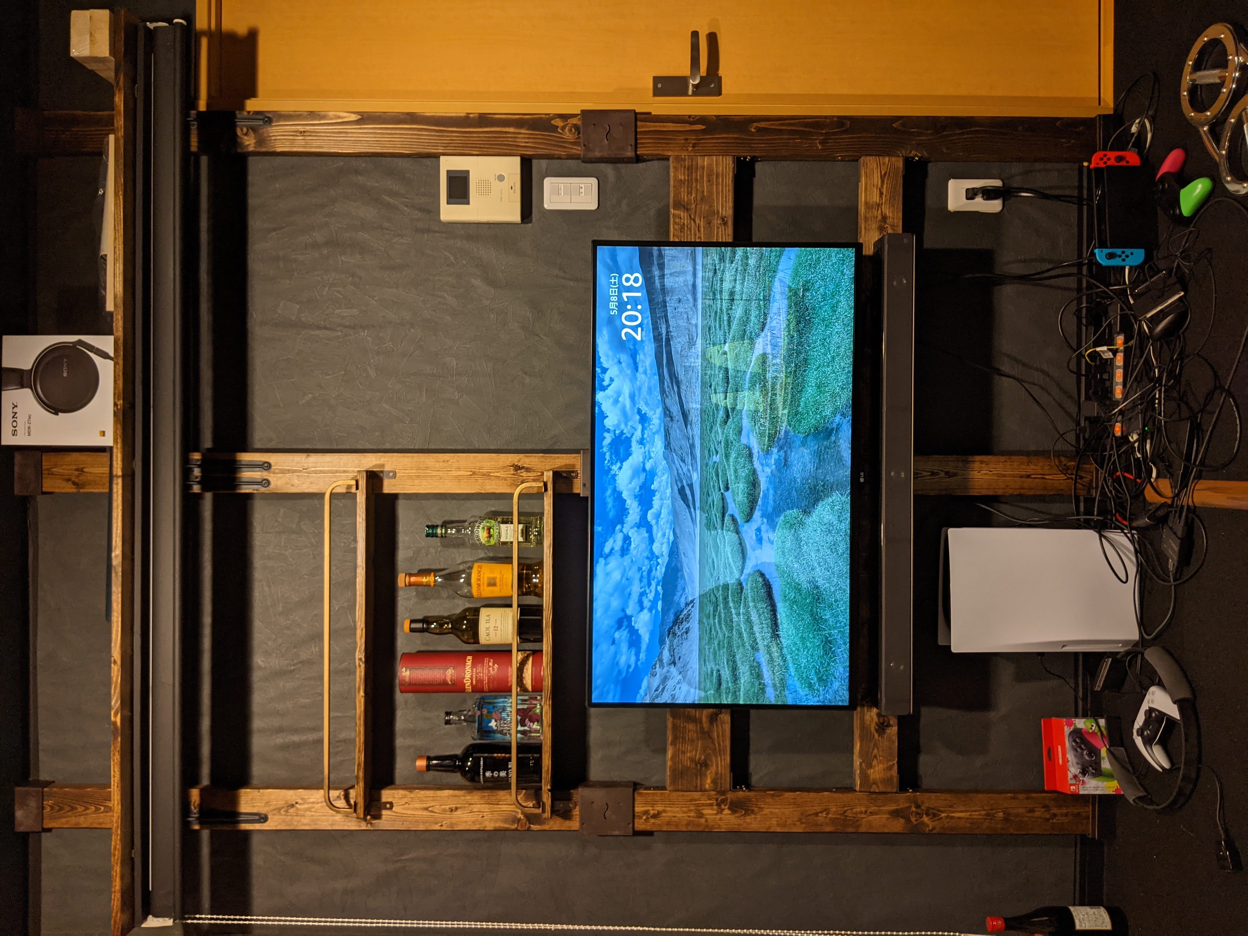 プロジェクターを天井設置する方法は？天吊りするメリットやデメリット家庭用プロジェクターエプソン