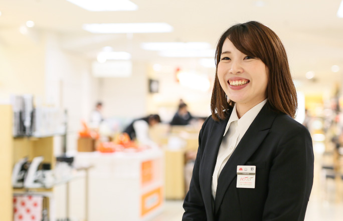 百貨店のコスメ売り場の店員さんはなぜこのようなセンスの良いパンプ- 教えて！しごとの先生Yahoo!しごとカタログ