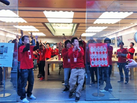 アップルストア銀座」、26日に改装開業 オープン当初の地に移転 - 日本経済新聞