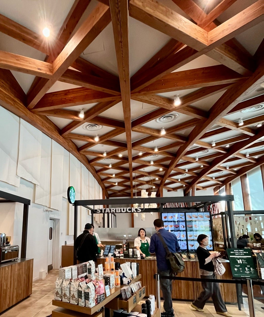 最新 一度は訪れてみたい！日本各地の“スペシャル”なスターバックスの店舗19選るるぶ&more