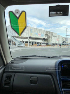 ホンダのフロントガラスに三角マーク、これってなんで付いているの？CARPRIME カープライム