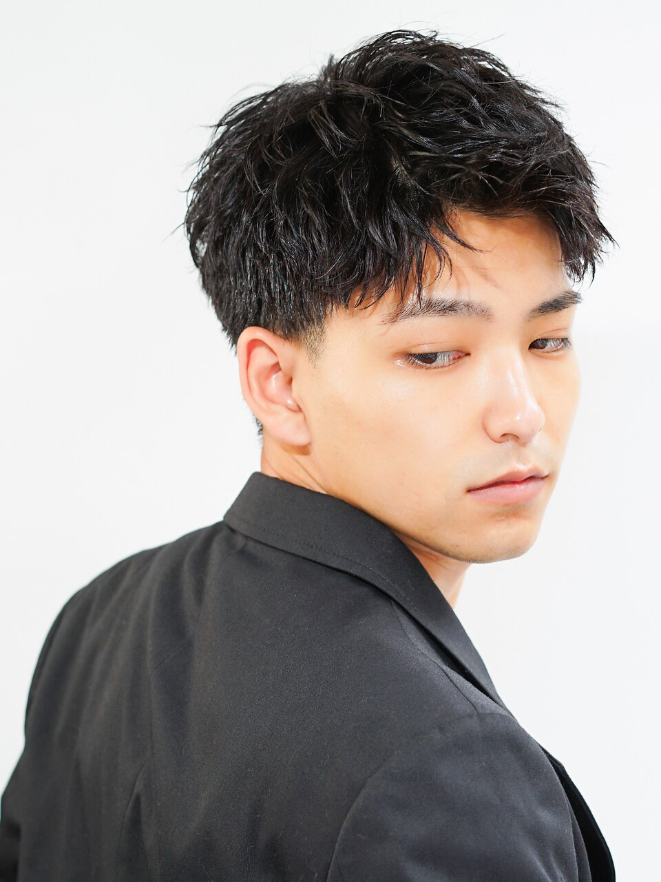 20代男性に似合う髪型24選定番からトレンドヘアまで全部お見せします