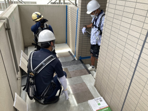 長尺 塩ビシート」の特徴と用途解説！建築業界の注目素材を徹底解剖 - フローリング工事 専門店・1DAY上張り・張替え・リペア補修・床研磨・フロアコーティング