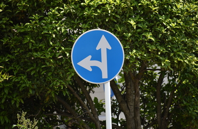 令和最新 右折禁止違反の点数と罰金は？新しい標識はこれ 経験者は語る