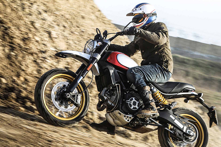 YAMAHA TW200E スクランブラーカスタム