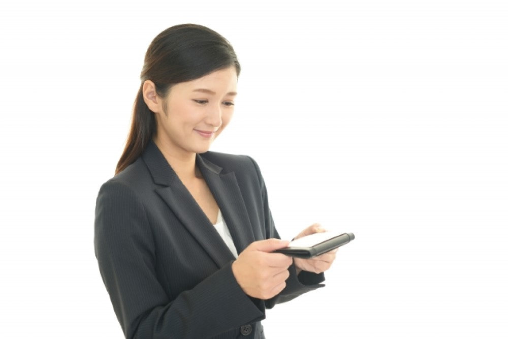 楽天市場 カラー名刺 名刺印刷 名刺作成 縦型 10枚単位 落款を配置した和風の名刺です。お名前縦配置。名刺印刷内容は注文フォームにご記入頂くか、別途メールでお知らせください。ロゴ、イラスト、写真の配置も可能です。ビジネス趣味 プライベート お店 会社