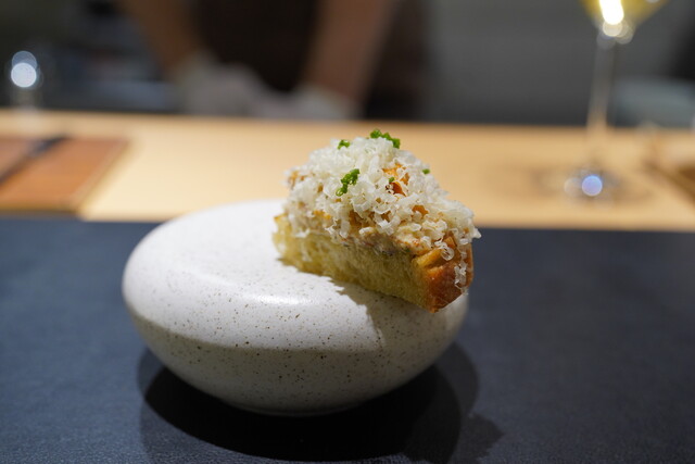 ミシュラン二つ星のモダンスパニッシュ『スリオラ』にて、代官山のミシュラン一つ星フレンチ『サンプリシテ』とのコラボディナーが開催されました。 -レストランを愛してやまない美食ソムリエAsaco®の美食録