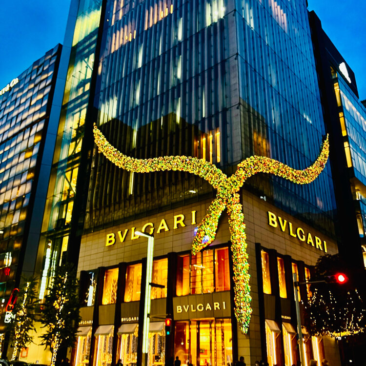 ブルガリ銀座タワー店のイルミネーション『セルペンティ スパークル』