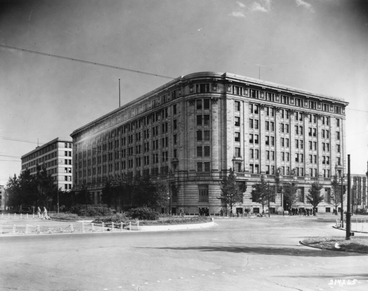 歴史的建造物の「横浜郵船ビル」を全面的に保存 地上21階、高さ約99mの「 仮称 横浜市中区海岸通計画」 2022年12月6日の状況 : 東京・大阪都心上空ヘリコプター遊覧飛行