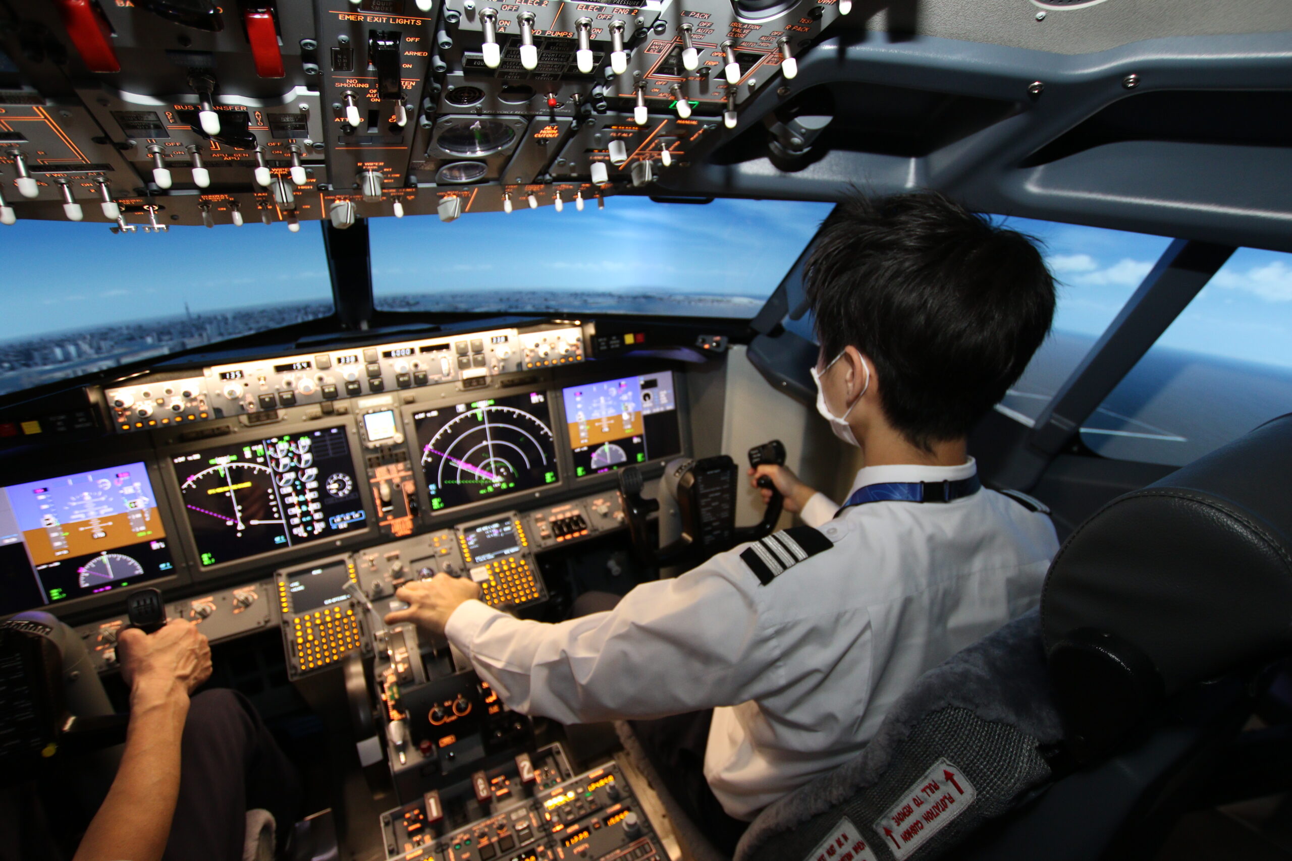 航空機関士の年収≪なるには？仕事内容や資格や給料≫