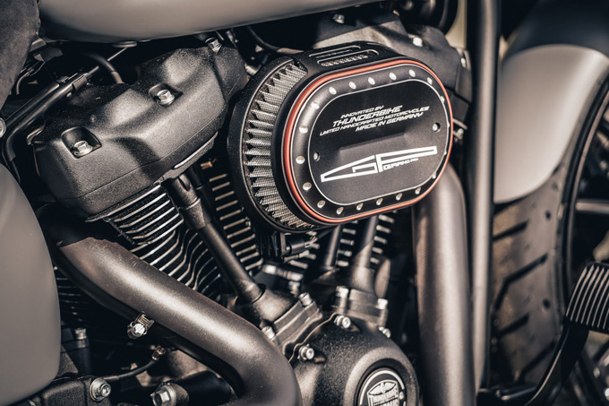 ハーレーのファットボーイを緻密なカスタムでスポーティかつエレガントにフィニッシュ カスタム紹介バージンハーレ