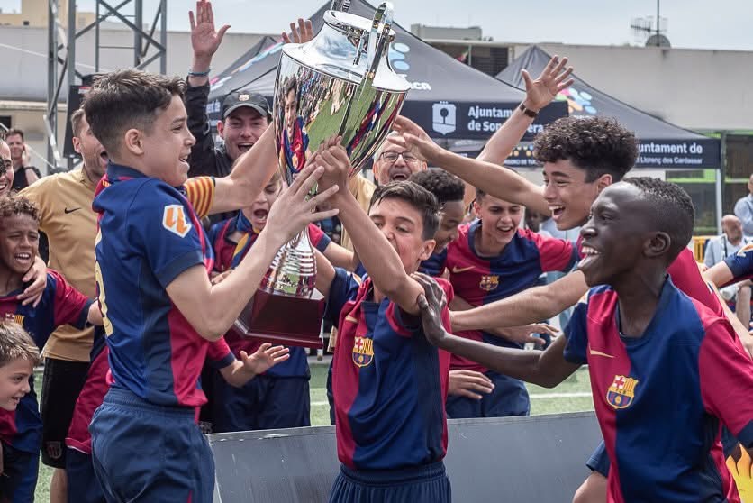 Gavi選手データ ミッドフィルダーFCバルセロナ公式サイト