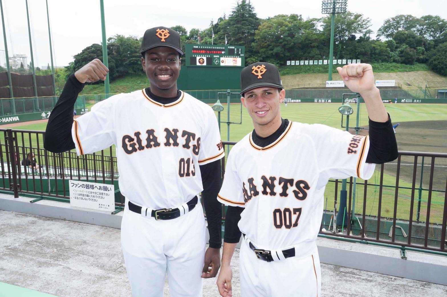 １７歳で巨人と契約007Ｊ．デラクルーズティーバッティング 巨人秋季練習2022年 読売ジャイアンツプロ野球ニュース