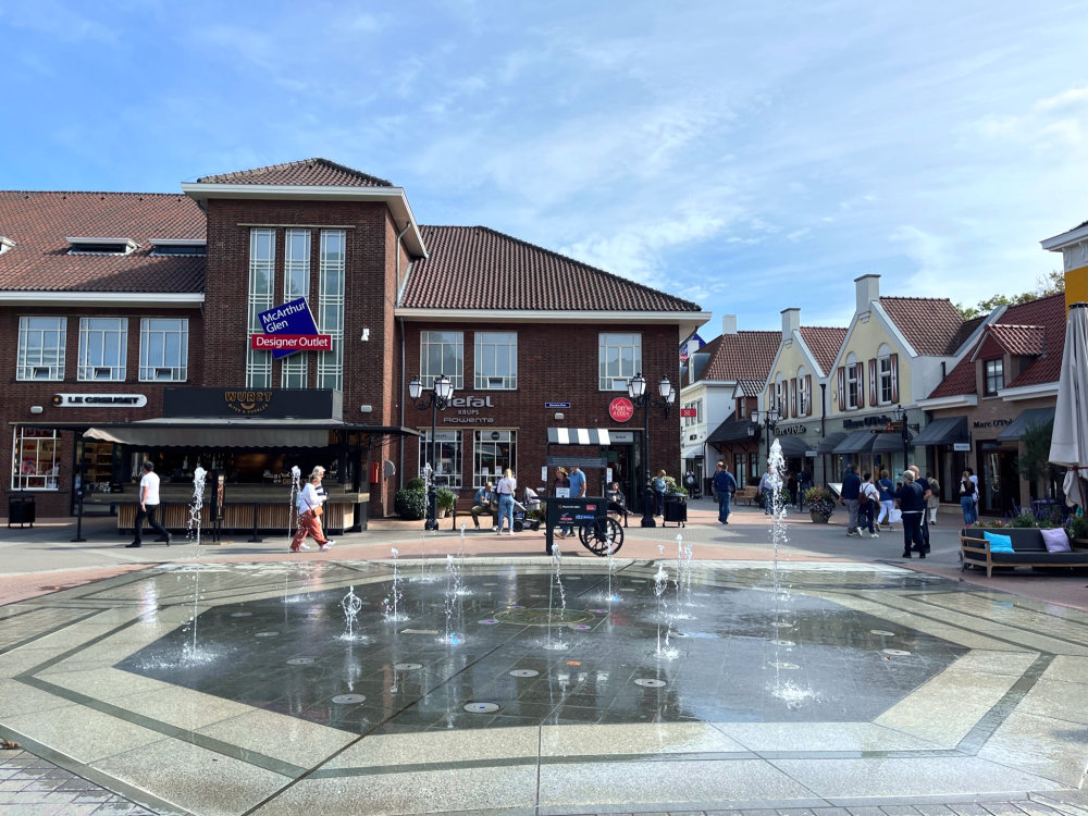 Designer Outlet Roermond オランダ・ルールモントアウトレット 2016.10Fun Travel on Earth