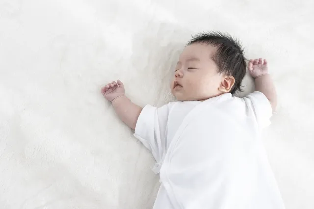 モロー反射とは？原始反射の種類や激しい場合の対処法を解説！グーン GOO.N エリエール大王製紙