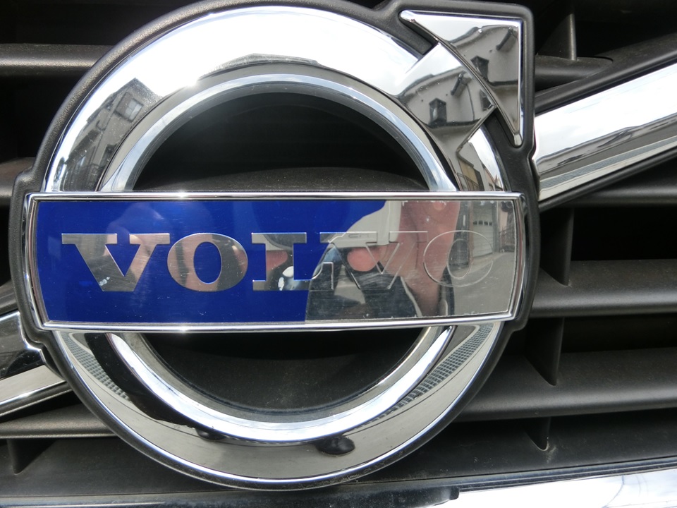 ボルボの剥がれたエンブレムを自分で修理しました何でも屋デザイナー石川マサキのひとりごとブログ