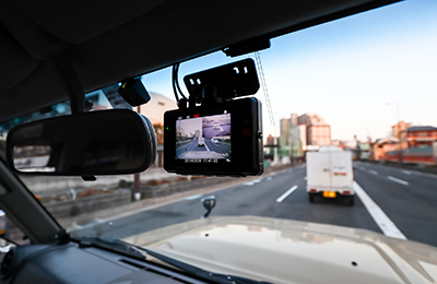 ドライブレコーダーには決まった取り付け位置があり簡単配線がベスト快適CAR生活